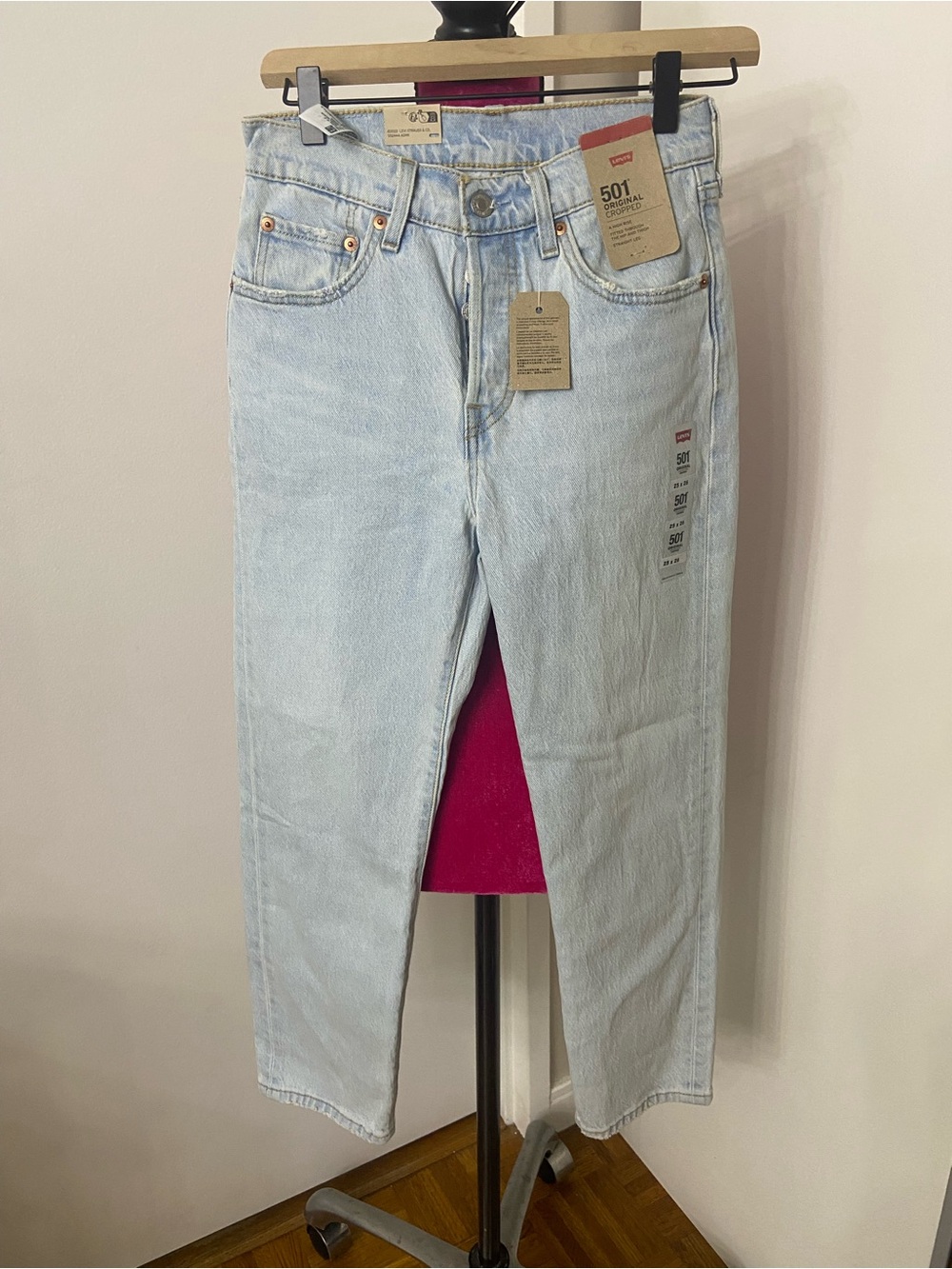 Levi’s light wash high rise original cropped jeans 25